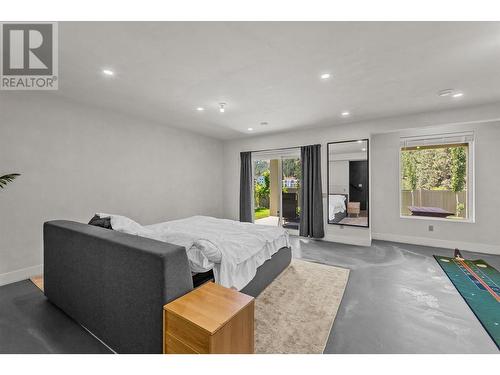 1846 Viewpoint Crescent, Kelowna, BC - Indoor Photo Showing Bedroom