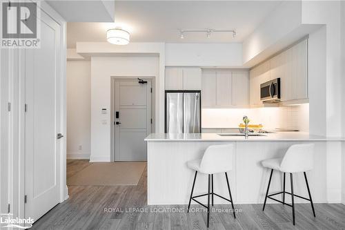 207 - 1 Hume Street, Collingwood, ON - Indoor Photo Showing Kitchen With Stainless Steel Kitchen With Upgraded Kitchen