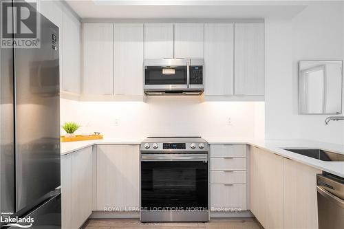 207 - 1 Hume Street, Collingwood, ON - Indoor Photo Showing Kitchen With Stainless Steel Kitchen With Upgraded Kitchen