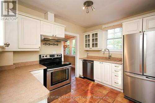 956 Bonnieview Avenue, Burlington, ON - Indoor Photo Showing Kitchen