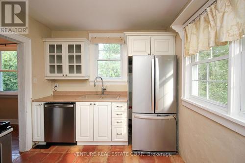 956 Bonnieview Avenue, Burlington (Bayview), ON - Indoor Photo Showing Kitchen