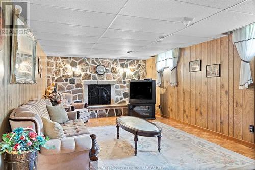 860 Wallace, Windsor, ON - Indoor Photo Showing Living Room With Fireplace