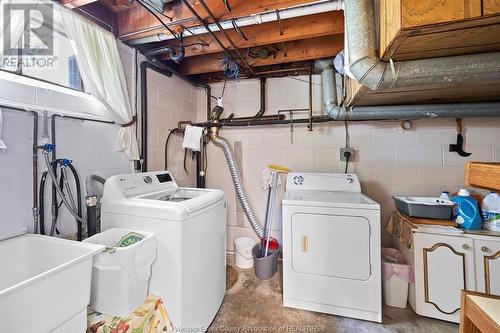 860 Wallace, Windsor, ON - Indoor Photo Showing Laundry Room