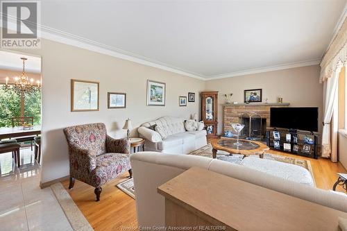 860 Wallace, Windsor, ON - Indoor Photo Showing Living Room With Fireplace