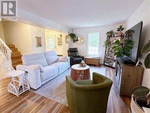 2107 Mcintosh Road, Prince George, BC - Indoor Photo Showing Living Room