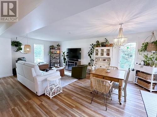 2107 Mcintosh Road, Prince George, BC - Indoor Photo Showing Living Room