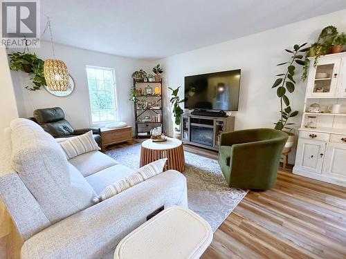 2107 Mcintosh Road, Prince George, BC - Indoor Photo Showing Living Room