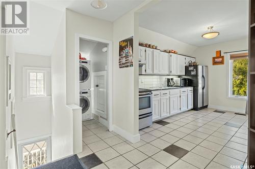 2215 Harvey Street, Regina, SK - Indoor Photo Showing Kitchen