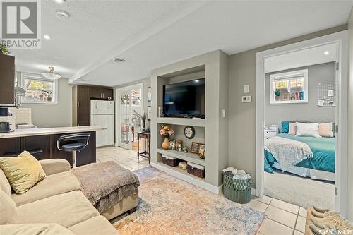 2215 Harvey Street, Regina, SK - Indoor Photo Showing Living Room