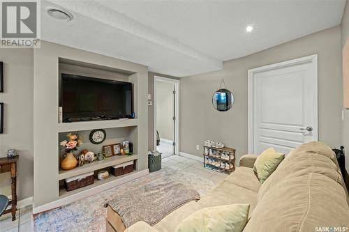 2215 Harvey Street, Regina, SK - Indoor Photo Showing Living Room