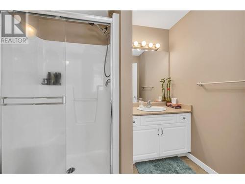 778 Rutland Road Unit# 402, Kelowna, BC - Indoor Photo Showing Bathroom