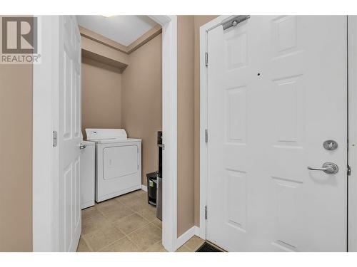 778 Rutland Road Unit# 402, Kelowna, BC - Indoor Photo Showing Laundry Room