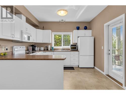 778 Rutland Road Unit# 402, Kelowna, BC - Indoor Photo Showing Kitchen