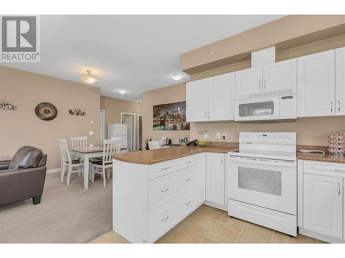 778 Rutland Road Unit# 402, Kelowna, BC - Indoor Photo Showing Kitchen