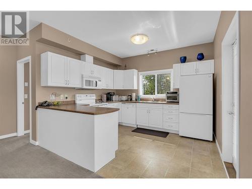 778 Rutland Road Unit# 402, Kelowna, BC - Indoor Photo Showing Kitchen