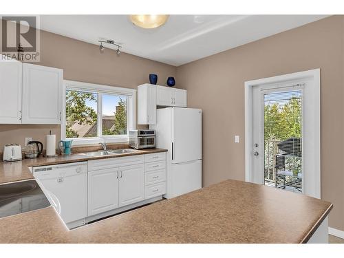 778 Rutland Road Unit# 402, Kelowna, BC - Indoor Photo Showing Kitchen With Double Sink