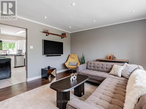 382 Lynett Crescent, Richmond Hill (Crosby), ON - Indoor Photo Showing Living Room