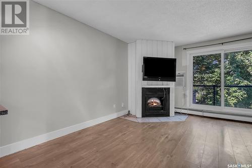 405 512 4Th Avenue N, Saskatoon, SK - Indoor Photo Showing Living Room With Fireplace