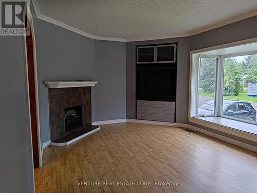 1517 Mayrene Crescent, Ottawa (Osgoode), ON - Indoor Photo Showing Living Room With Fireplace