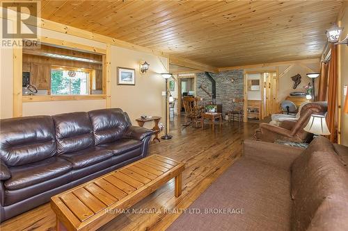 12264 Brawn Road, Port Colborne, ON - Indoor Photo Showing Living Room