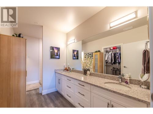 800 Vista Park Unit# 822, Penticton, BC - Indoor Photo Showing Bathroom