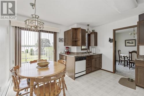 1745 Queen St E, Sault Ste. Marie, ON - Indoor Photo Showing Dining Room