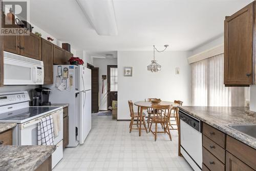 1745 Queen St E, Sault Ste. Marie, ON - Indoor Photo Showing Kitchen