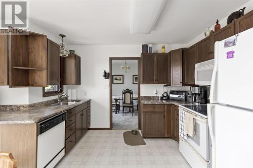 1745 Queen St E, Sault Ste. Marie, ON - Indoor Photo Showing Kitchen With Double Sink