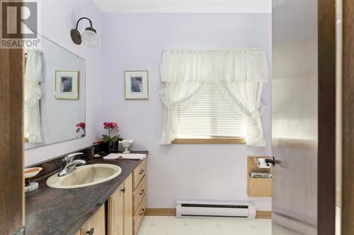 1745 Queen St E, Sault Ste. Marie, ON - Indoor Photo Showing Bathroom