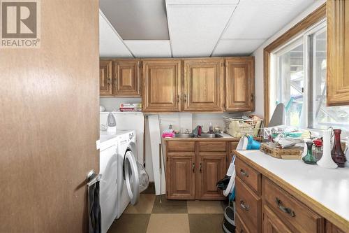 1745 Queen St E, Sault Ste. Marie, ON - Indoor Photo Showing Laundry Room