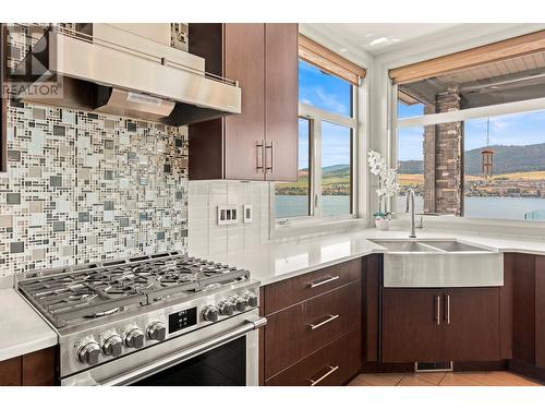 7486 Tronson Road, Vernon, BC - Indoor Photo Showing Kitchen With Double Sink With Upgraded Kitchen