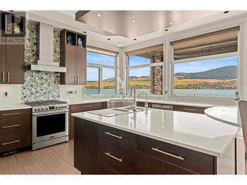 7486 Tronson Road, Vernon, BC - Indoor Photo Showing Kitchen With Double Sink With Upgraded Kitchen