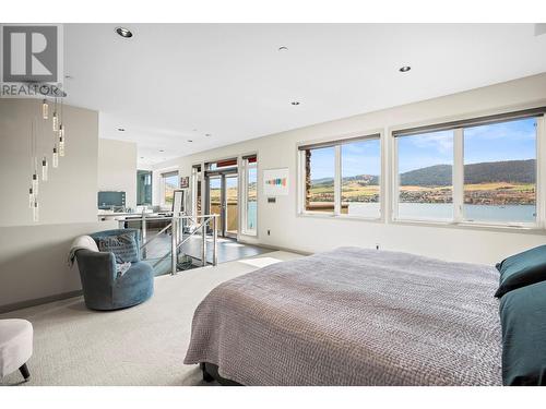 7486 Tronson Road, Vernon, BC - Indoor Photo Showing Bedroom