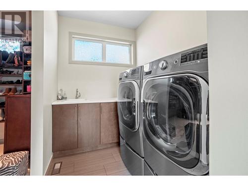 7486 Tronson Road, Vernon, BC - Indoor Photo Showing Laundry Room