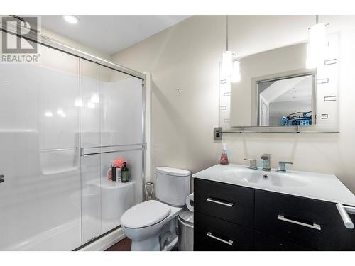 7486 Tronson Road, Vernon, BC - Indoor Photo Showing Bathroom