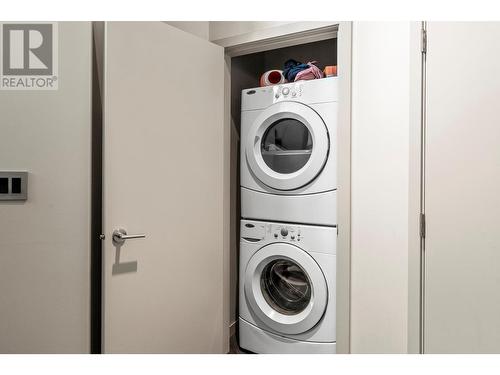 7486 Tronson Road, Vernon, BC - Indoor Photo Showing Laundry Room