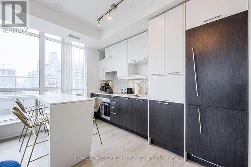 1707 - 199 Richmond Street, Toronto (Waterfront Communities), ON - Indoor Photo Showing Kitchen