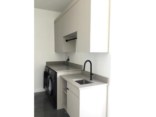 610 Ponderosa Drive, Kimberley, BC - Indoor Photo Showing Laundry Room