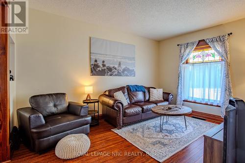 51 Phipps Street, Fort Erie, ON - Indoor Photo Showing Living Room