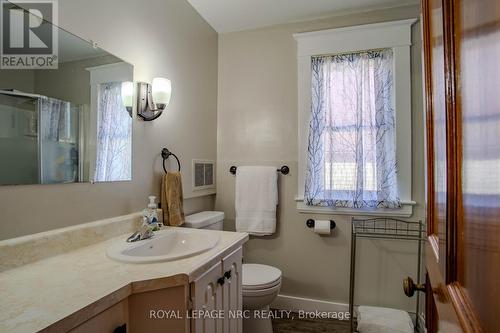 51 Phipps Street, Fort Erie, ON - Indoor Photo Showing Bathroom