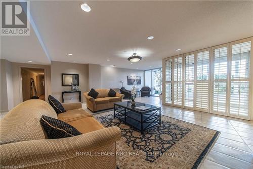 406 - 35 Towering Heights Boulevard, Niagara Falls, ON - Indoor Photo Showing Living Room