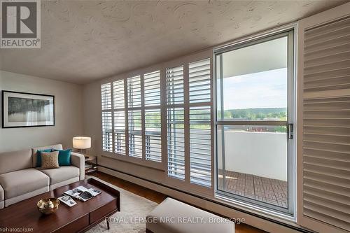 406 - 35 Towering Heights Boulevard, Niagara Falls, ON - Indoor Photo Showing Living Room