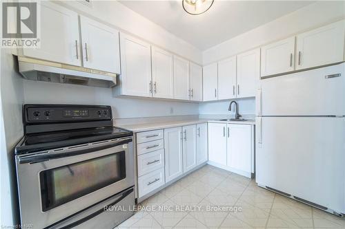 406 - 35 Towering Heights Boulevard, Niagara Falls, ON - Indoor Photo Showing Kitchen