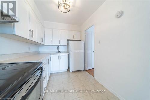 406 - 35 Towering Heights Boulevard, Niagara Falls, ON - Indoor Photo Showing Kitchen