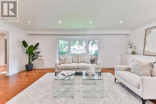 4456 Hawthorne Drive, Burlington (Shoreacres), ON - Indoor Photo Showing Living Room