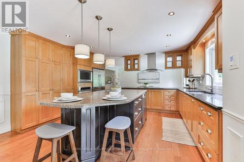 4456 Hawthorne Drive, Burlington (Shoreacres), ON - Indoor Photo Showing Kitchen With Upgraded Kitchen