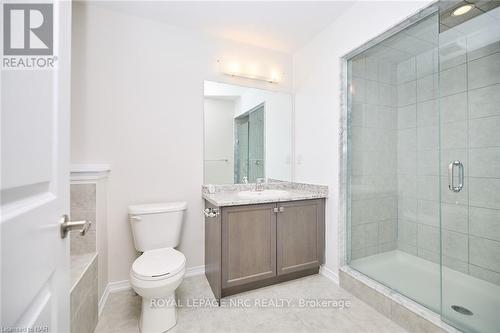 7739 Dockweed Drive, Niagara Falls, ON - Indoor Photo Showing Bathroom