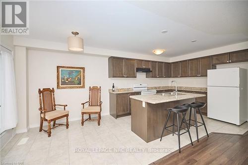 7739 Dockweed Drive, Niagara Falls, ON - Indoor Photo Showing Kitchen