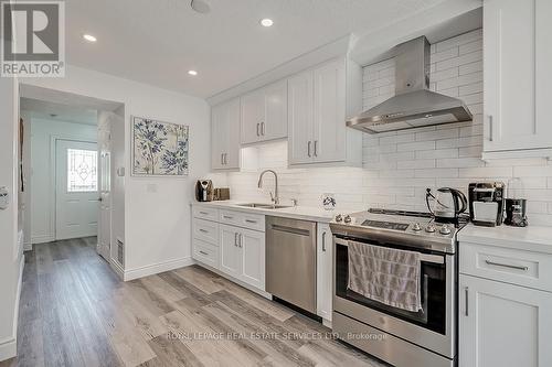 5 - 80 Sarah Lane, Oakville (Bronte West), ON - Indoor Photo Showing Kitchen With Stainless Steel Kitchen With Double Sink With Upgraded Kitchen