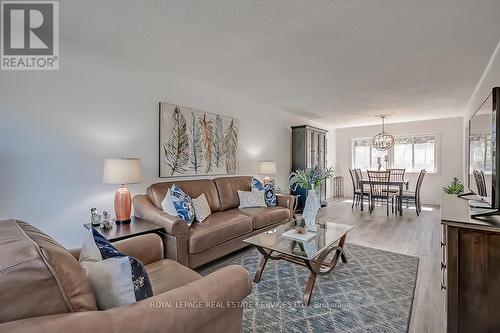 5 - 80 Sarah Lane, Oakville, ON - Indoor Photo Showing Living Room